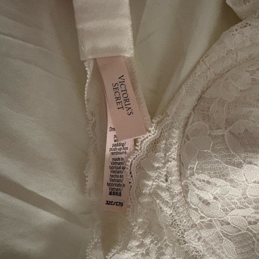 Victoria's Secret Cream Lace Bra